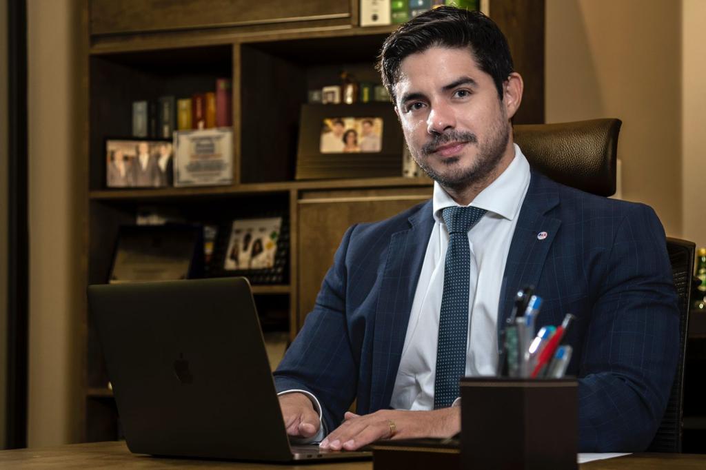 Flávio Dino suspende processo que escolheria Flávio Costa como conselheiro do TCE/MA