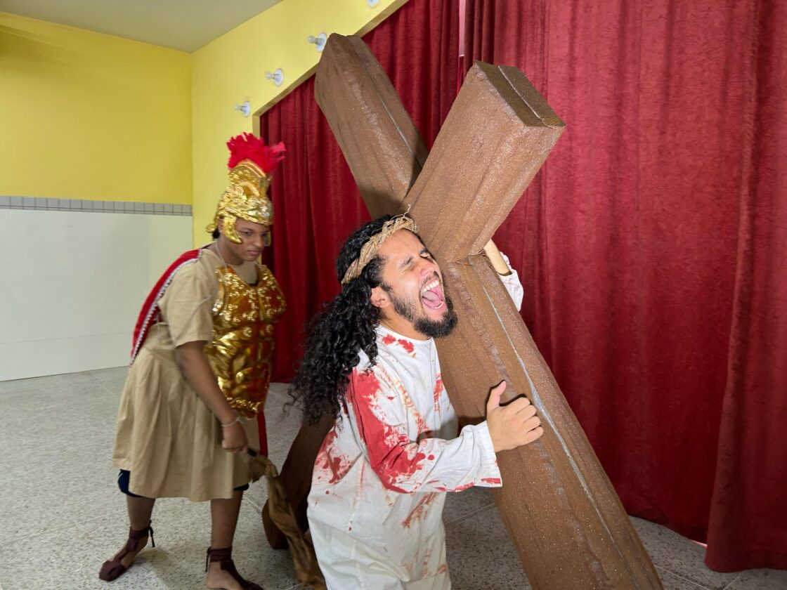 Colégio Marista leva Paixão de Cristo para o Teatro Arthur Azevedo