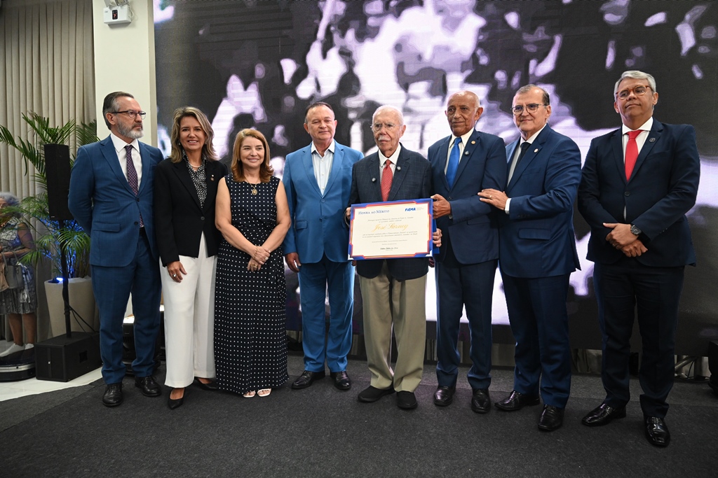 Federação das Indústrias homenageia José Sarney pelos quarenta anos da redemocratização