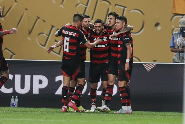 Com gols de Arrascaeta e Luiz Araújo, Flamengo estreia com vitória no Mundial de Clubes
